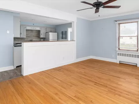 8 Gladding St, Bristol, RI 02809 photo 4