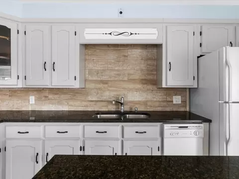 8 Gladding St, Bristol, RI 02809 photo 10