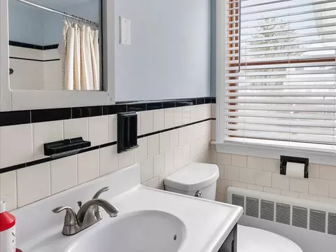 8 Gladding St, Bristol, RI 02809 photo 16