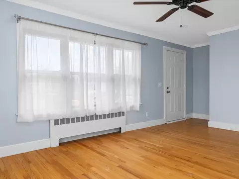 8 Gladding St, Bristol, RI 02809 photo 3
