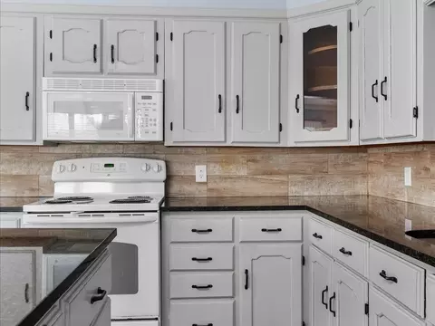 8 Gladding St, Bristol, RI 02809 photo 8