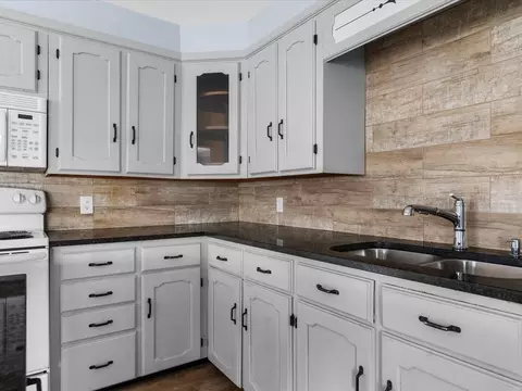 8 Gladding St, Bristol, RI 02809 photo 9