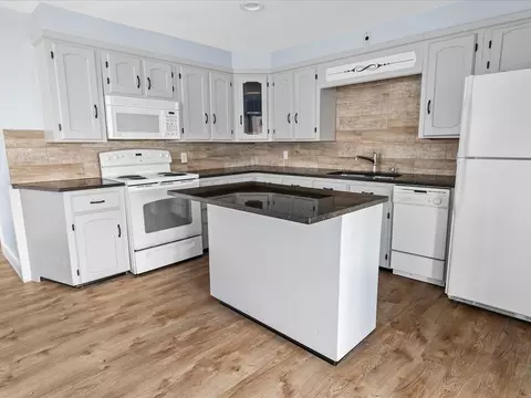 8 Gladding St, Bristol, RI 02809 photo 6