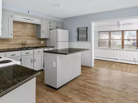 8 Gladding St, Bristol, RI 02809 photo 5