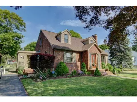 Exterior - 225 Spooner Ave, Warwick, RI 02886 photo 2 of 11
