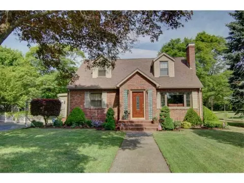 Exterior - 225 Spooner Ave, Warwick, RI 02886 photo 1 of 11