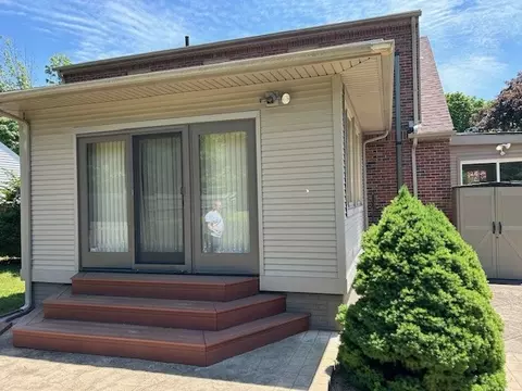 Exterior - 225 Spooner Ave, Warwick, RI 02886 photo 4 of 11