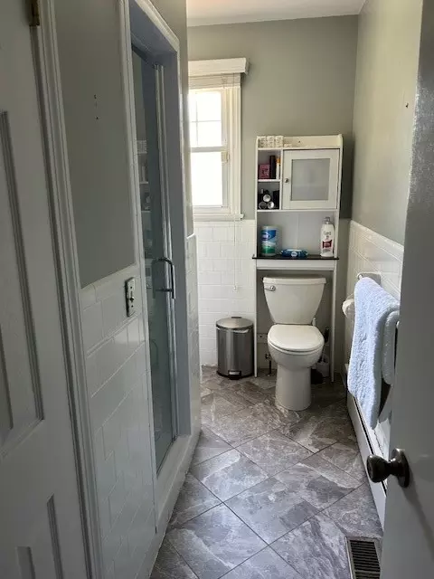 Bath - 225 Spooner Ave, Warwick, RI 02886 photo 2 of 2