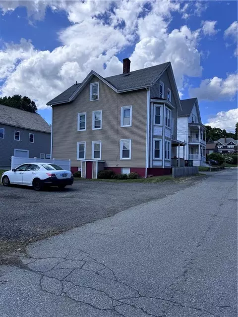 47 Kindergarten St, Woonsocket, RI 02895 photo 2