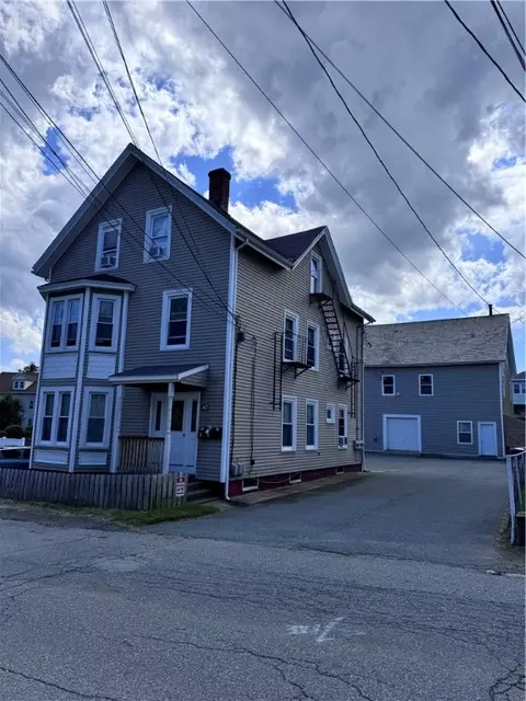 47 Kindergarten St, Woonsocket, RI 02895