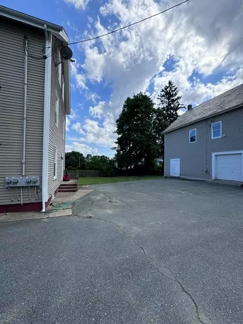 47 Kindergarten St, Woonsocket, RI 02895 photo 4