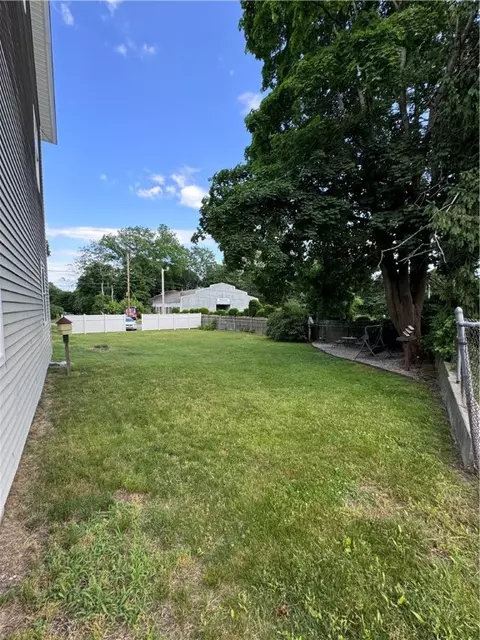 47 Kindergarten St, Woonsocket, RI 02895 photo 8