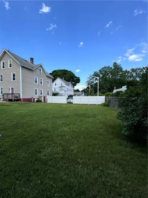 47 Kindergarten St, Woonsocket, RI 02895 photo 10