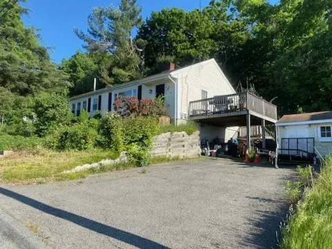 25 Pocasset Ave, Tiverton, RI 02878