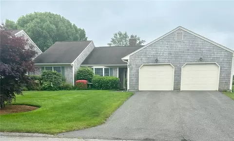 108 Oakland Farm Rd, Portsmouth, RI 02871