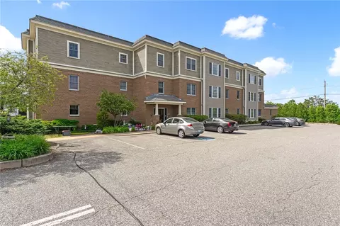 600 N Broadway #2D, East Providence, RI 02914