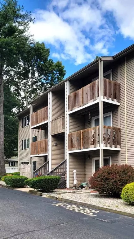 133 Fordson Ave #8, Cranston, RI 02910