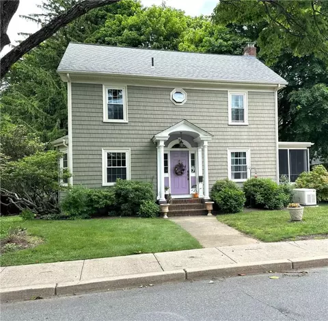 9 Crest Ave, Lincoln, RI 02865
