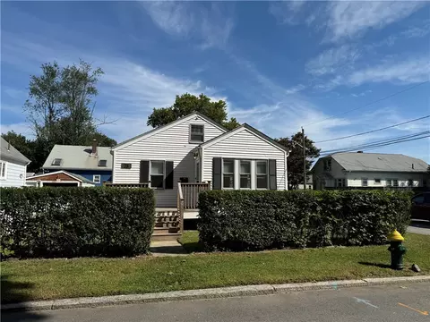 21 Sandringham Ave, Providence, RI 02908