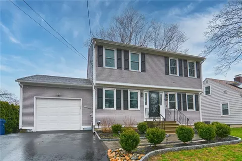 89 Gillan Ave, Warwick, RI 02886