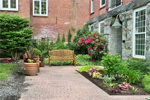 2 School St #124, Lincoln, RI 02865