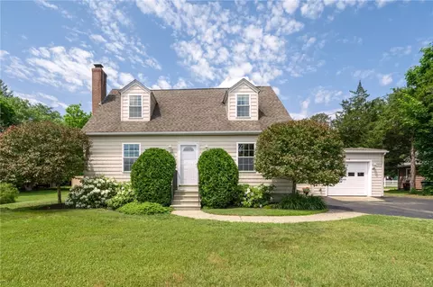 10 Reservoir Rd, Coventry, RI 02816