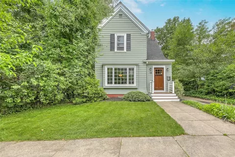 15 Woodbury St, Providence, RI 02906