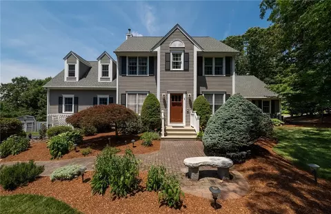 1 Chelsea Dr, North Smithfield, RI 02896