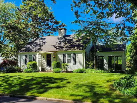26 Redwood Ave, Pawtucket, RI 02861