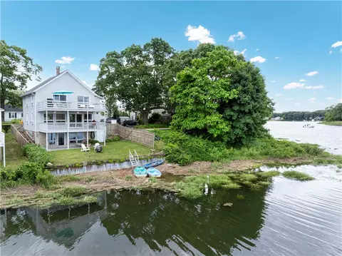 55 N Shore Dr, Riverside, RI 02915