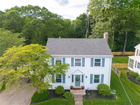 29 Huntington Dr, East Providence, RI 02916