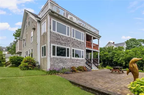 136 Riverside Dr #3, Tiverton, RI 02878