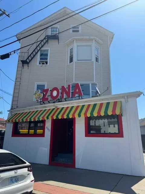 605 Broadway St, Pawtucket, RI 02860