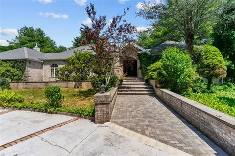 162 Westcott Rd, Scituate, RI 02857