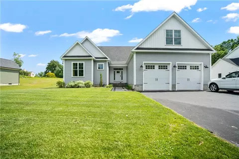 16 Woodward Rd, Lincoln, RI 02865