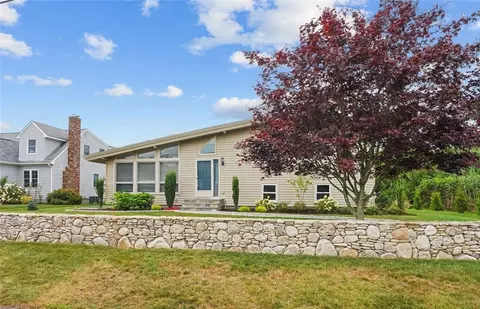 73 Hollywood Ave, Narragansett, RI 02882
