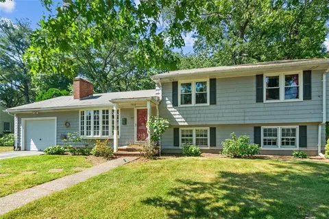 140 Brookhaven Rd, North Kingstown, RI 02852