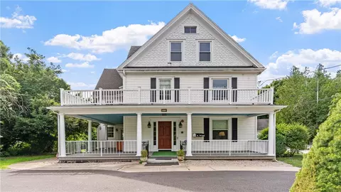 51 Beach St, Westerly, RI 02891
