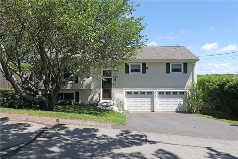 1 Paul Ave, Middletown, RI 02842