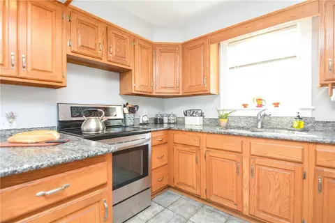 243 Pullen Ave, Pawtucket, RI 02861 photo 8
