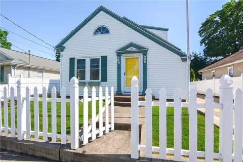 243 Pullen Ave, Pawtucket, RI 02861