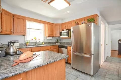 243 Pullen Ave, Pawtucket, RI 02861 photo 9