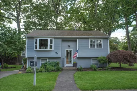 96 Naples Ave, Warwick, RI 02886