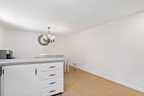 7 Gail Ct, Coventry, RI 02816 photo 12