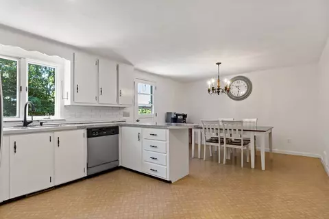 7 Gail Ct, Coventry, RI 02816 photo 8