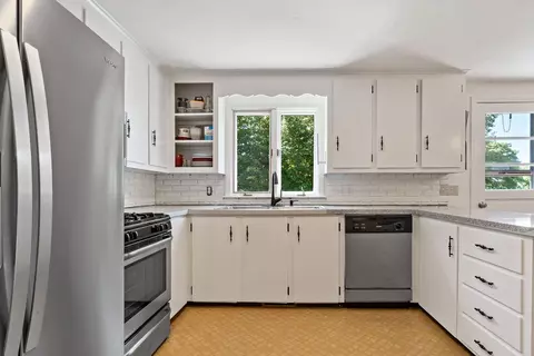 7 Gail Ct, Coventry, RI 02816 photo 5