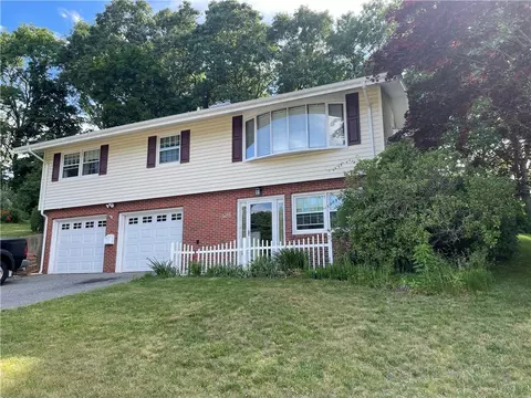 595 Lydia Ave, Woonsocket, RI 02895