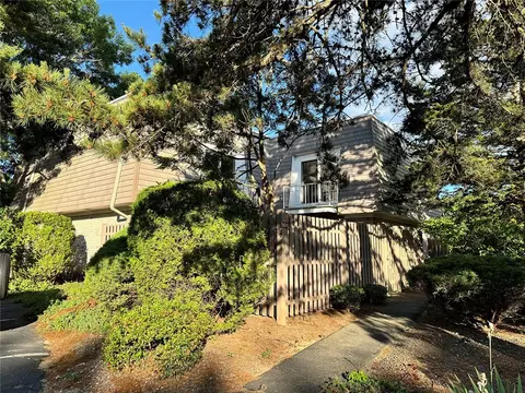 14 Caddy Rock Rd #D, North Kingstown, RI 02852