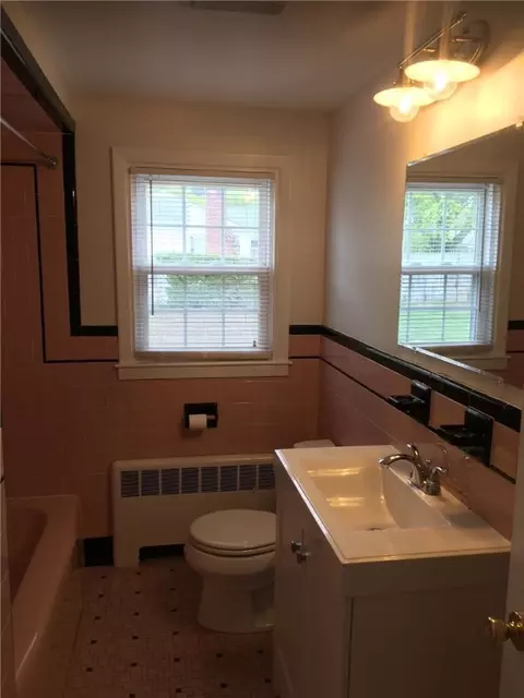Bath - 506 Killingly St, Johnston, RI 02919 photo 4 of 4