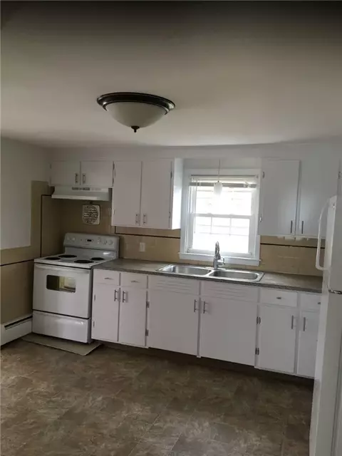 Kitchen - 506 Killingly St, Johnston, RI 02919 photo 2 of 2